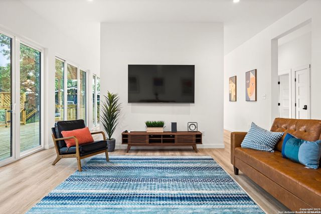 1277 Timberlane Dr, Canyon Lake, TX 78133