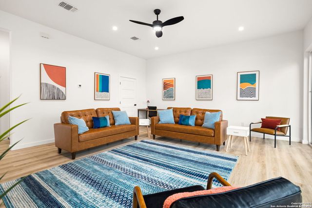 1277 Timberlane Dr, Canyon Lake, TX 78133