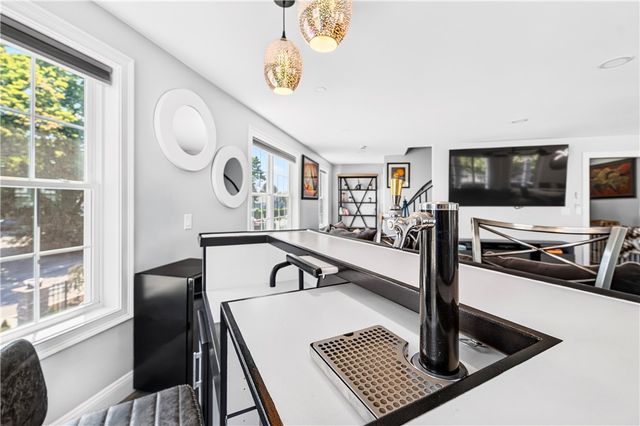 318 Farmington Avenue, Cranston, RI 02920