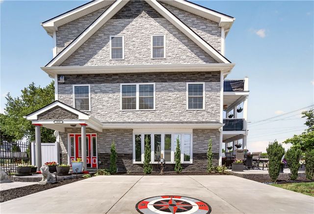 318 Farmington Avenue, Cranston, RI 02920