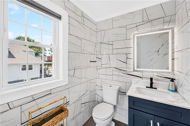 318 Farmington Avenue, Cranston, RI 02920