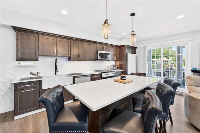 318 Farmington Avenue, Cranston, RI 02920