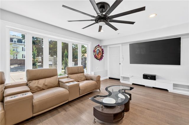 318 Farmington Avenue, Cranston, RI 02920