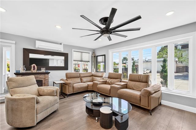 318 Farmington Avenue, Cranston, RI 02920