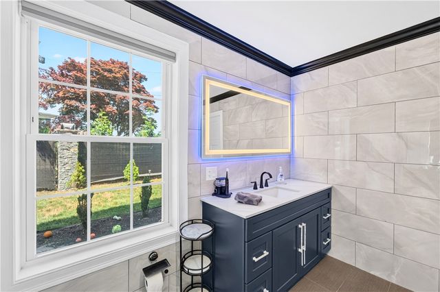318 Farmington Avenue, Cranston, RI 02920