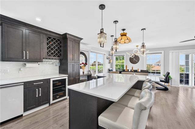 318 Farmington Avenue, Cranston, RI 02920