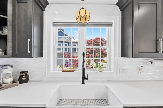 318 Farmington Avenue, Cranston, RI 02920