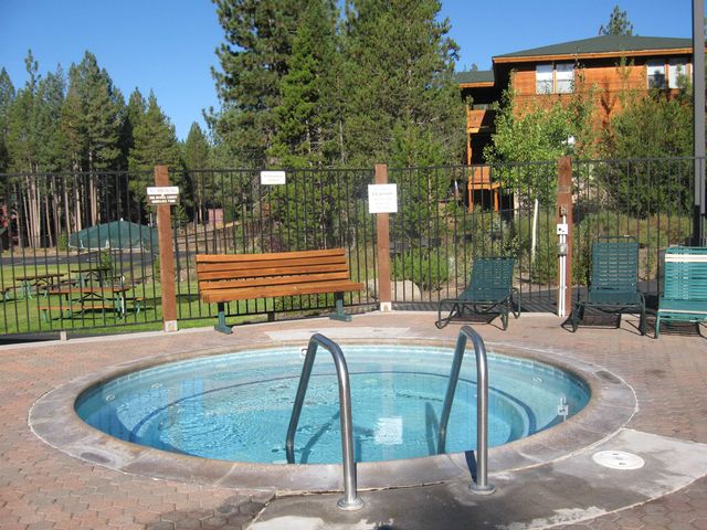12491 Northwoods Blvd Apt 3, Truckee, CA 96161