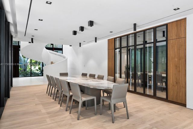 4040 Kiaora St, Miami, FL 33133