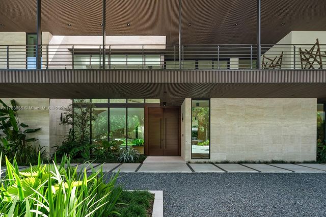 4040 Kiaora St, Miami, FL 33133