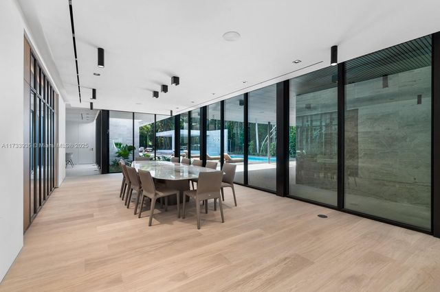 4040 Kiaora St, Miami, FL 33133