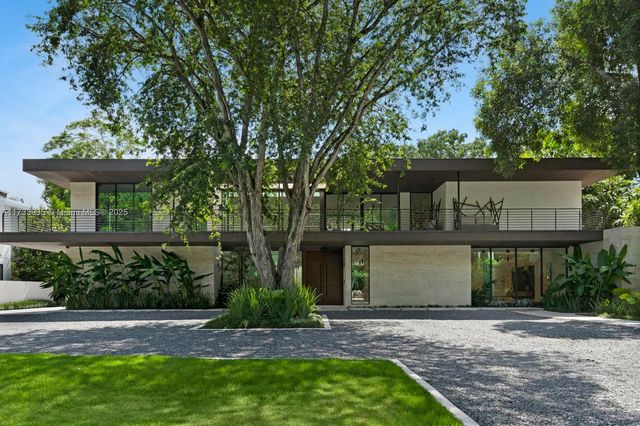 4040 Kiaora St, Miami, FL 33133