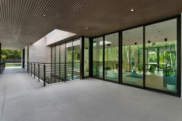 4040 Kiaora St, Miami, FL 33133