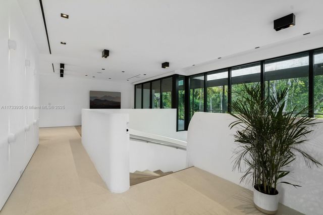 4040 Kiaora St, Miami, FL 33133