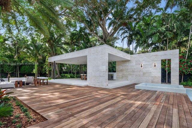 4040 Kiaora St, Miami, FL 33133