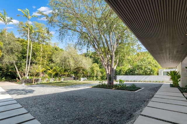 4040 Kiaora St, Miami, FL 33133