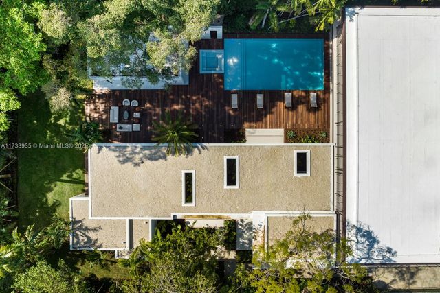 4040 Kiaora St, Miami, FL 33133