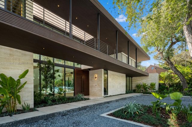 4040 Kiaora St, Miami, FL 33133