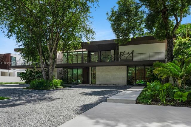 4040 Kiaora St, Miami, FL 33133