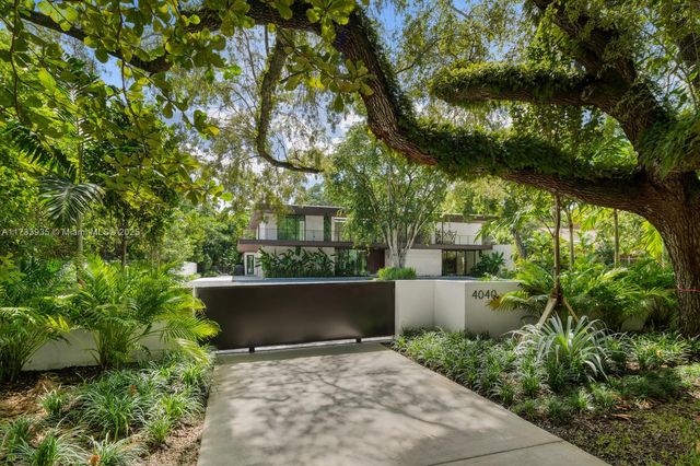 4040 Kiaora St, Miami, FL 33133