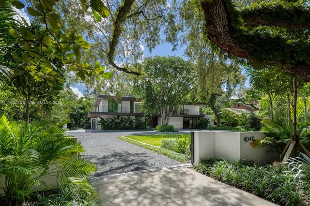 4040 Kiaora St, Miami, FL 33133