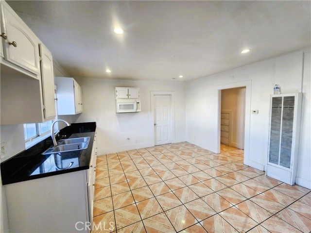 1210 W Manchester Ave, Los Angeles, CA 90044