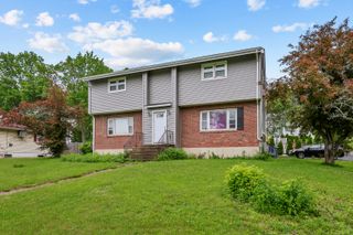 81 Glenstone Road, Waterbury, CT 06705