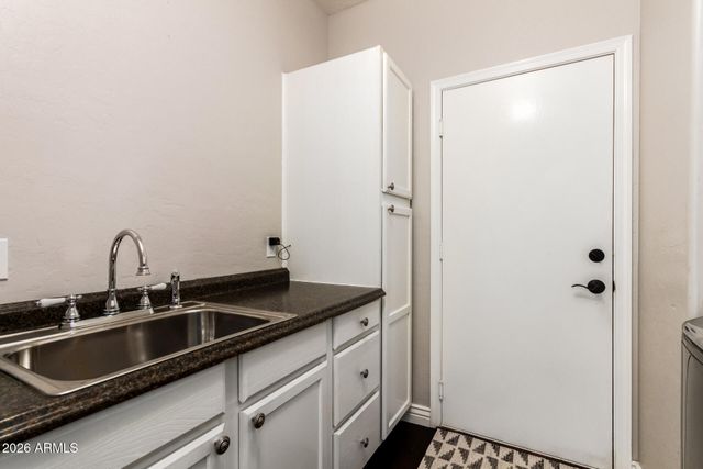 5030 E KIRKLAND Road, Phoenix, AZ 85054