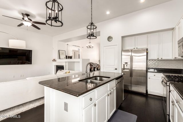 5030 E KIRKLAND Road, Phoenix, AZ 85054