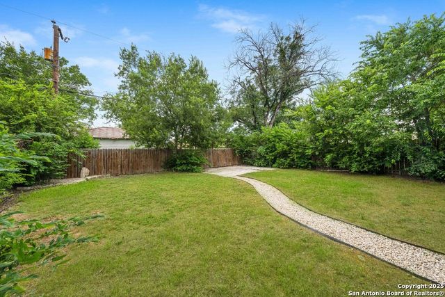 1407 W Mistletoe, San Antonio, TX 78201