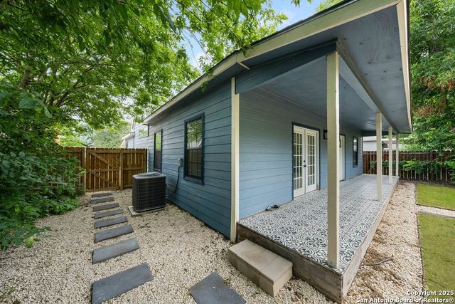 1407 W Mistletoe, San Antonio, TX 78201