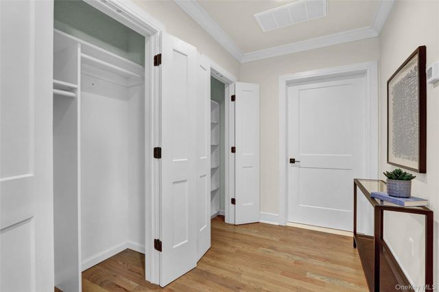 500 1st Avenue 1 B, New Hyde Park, NY 11040