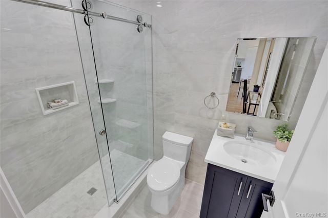 500 1st Avenue 1 B, New Hyde Park, NY 11040