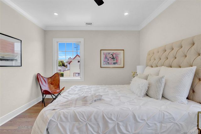 500 1st Avenue 1 B, New Hyde Park, NY 11040