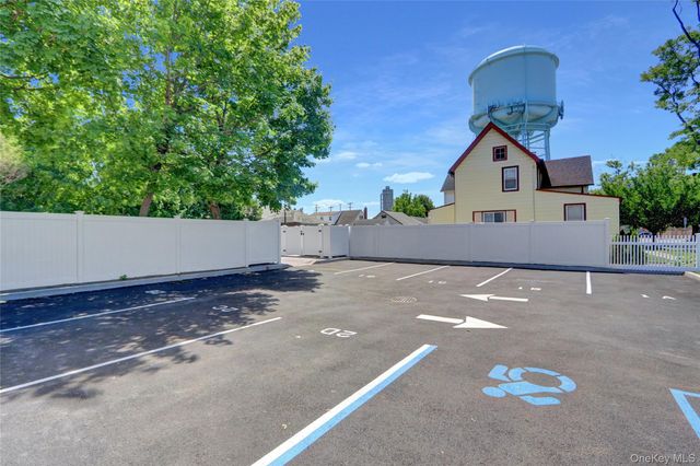 500 1st Avenue 1 B, New Hyde Park, NY 11040