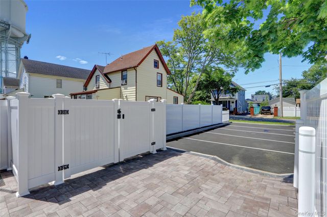 500 1st Avenue 1 B, New Hyde Park, NY 11040