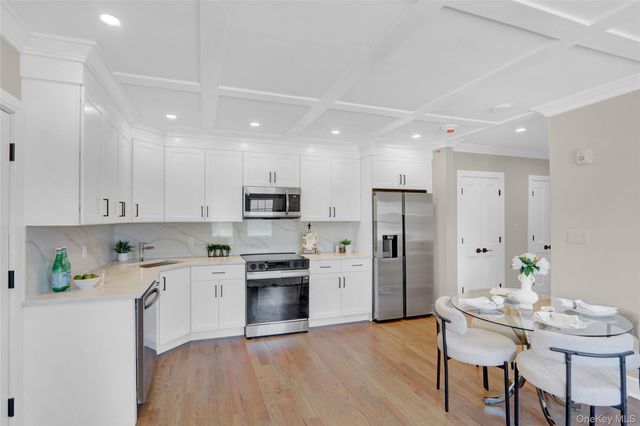 500 1st Avenue 1 B, New Hyde Park, NY 11040