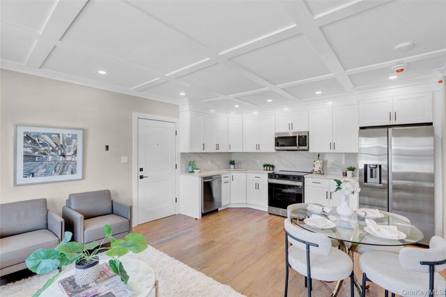 500 1st Avenue 1 B, New Hyde Park, NY 11040