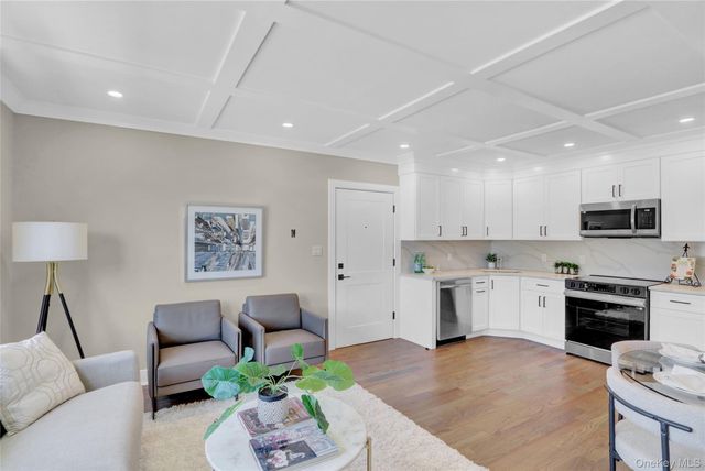 500 1st Avenue 1 B, New Hyde Park, NY 11040