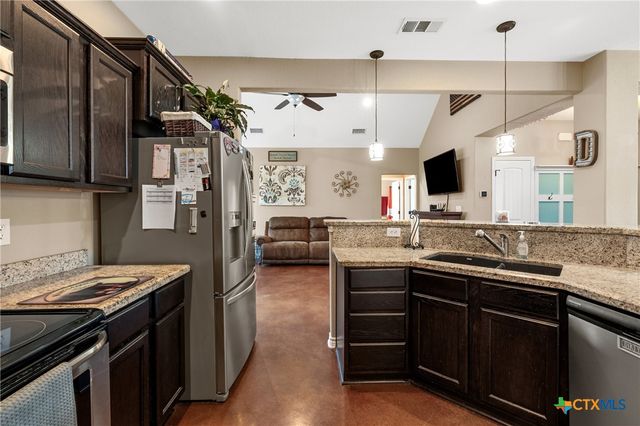 11 E AZTEC Lane, Belton, TX 76513