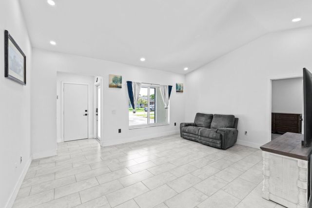 11831 NW 38th Place, Sunrise, FL 33323