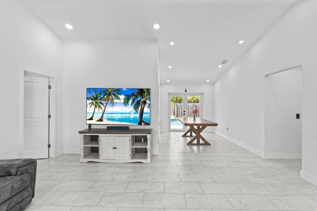 11831 NW 38th Place, Sunrise, FL 33323