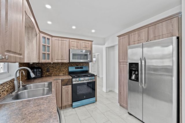 11831 NW 38th Place, Sunrise, FL 33323