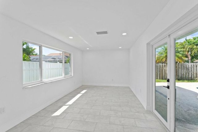 11831 NW 38th Place, Sunrise, FL 33323