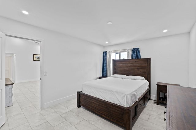 11831 NW 38th Place, Sunrise, FL 33323