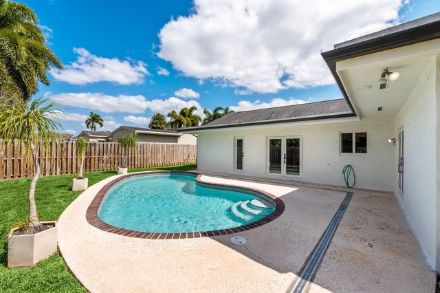 11831 NW 38th Place, Sunrise, FL 33323