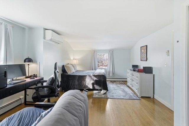 197 Monomoscoy Rd, Mashpee, MA 02649