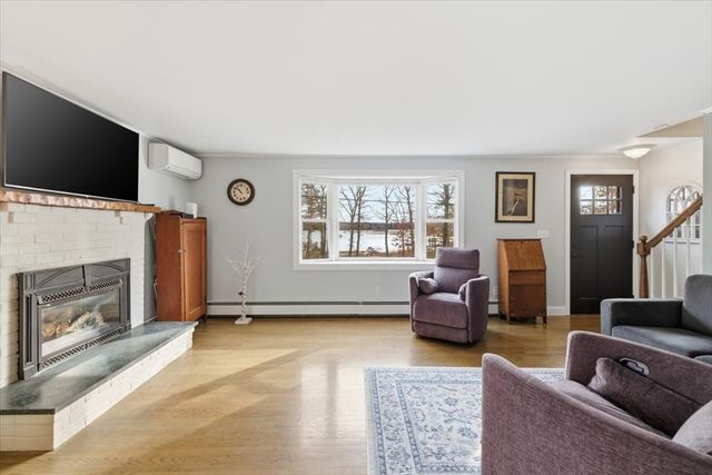 197 Monomoscoy Rd, Mashpee, MA 02649