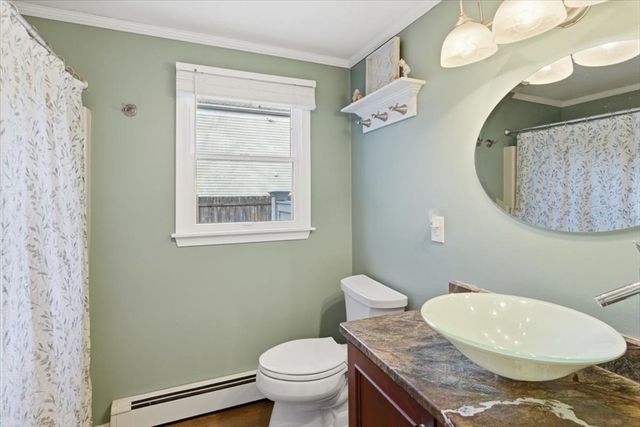 197 Monomoscoy Rd, Mashpee, MA 02649