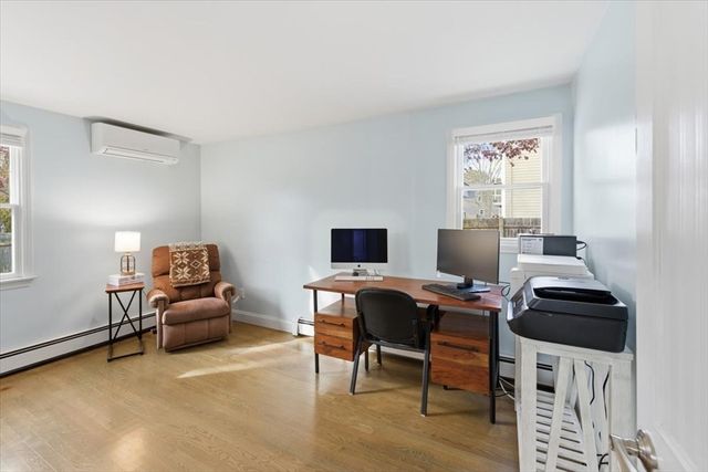 197 Monomoscoy Rd, Mashpee, MA 02649